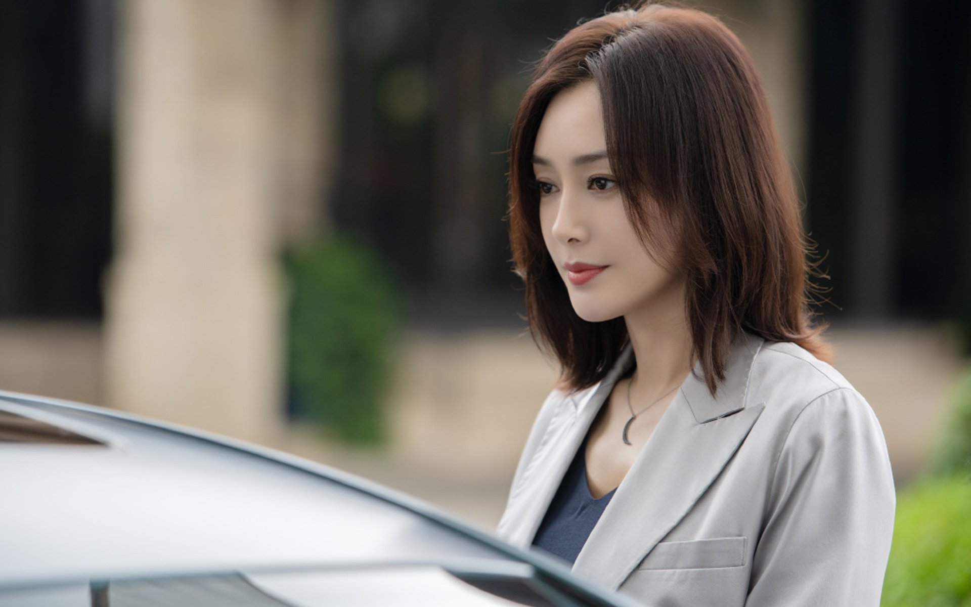 “高新体育中心:羽毛球选手超常发挥,技术与力量的较量”